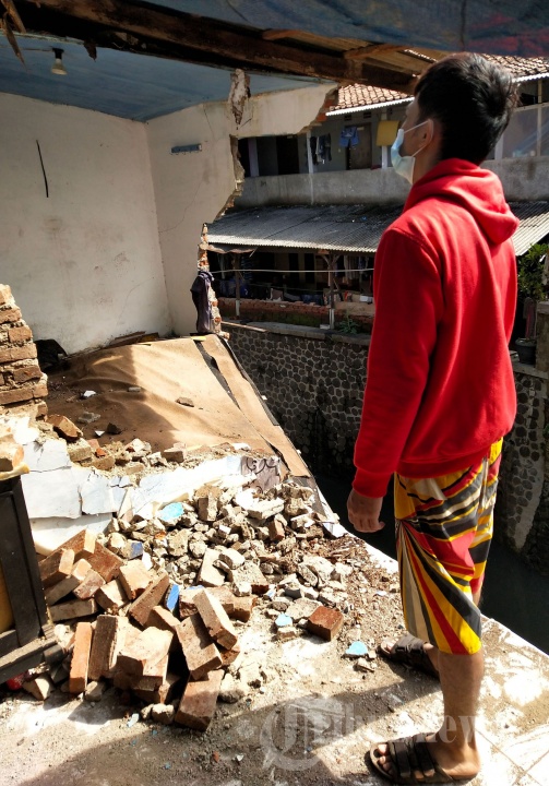 Dinding Rumah Ambruk Digerus Arus Sungai Citepus