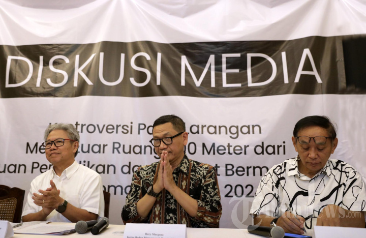 Diskusi Larangan Media Luar Ruang