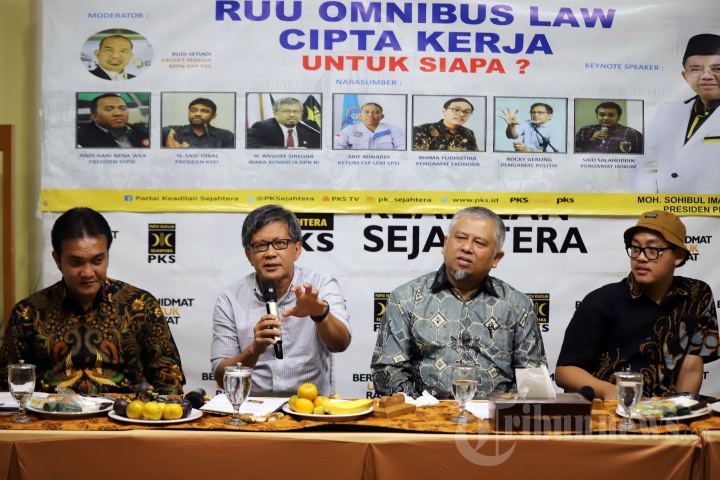 Diskusi Omnibus Law RUU Tentang Cipta Kerja Untuk Siapa?