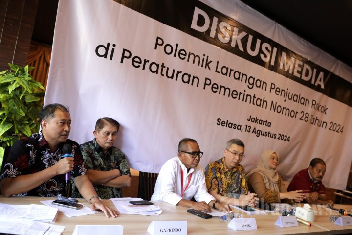 Diskusi Polemik Larangan Penjualan Rokok