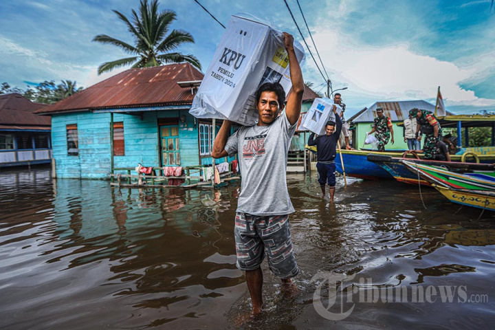 Distribusi Logistik Pemilu 2024 di Palembang