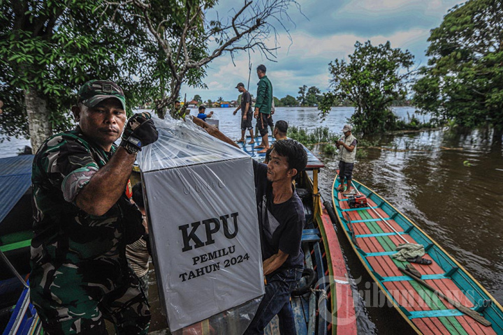 Distribusi Logistik Pemilu 2024 di Palembang