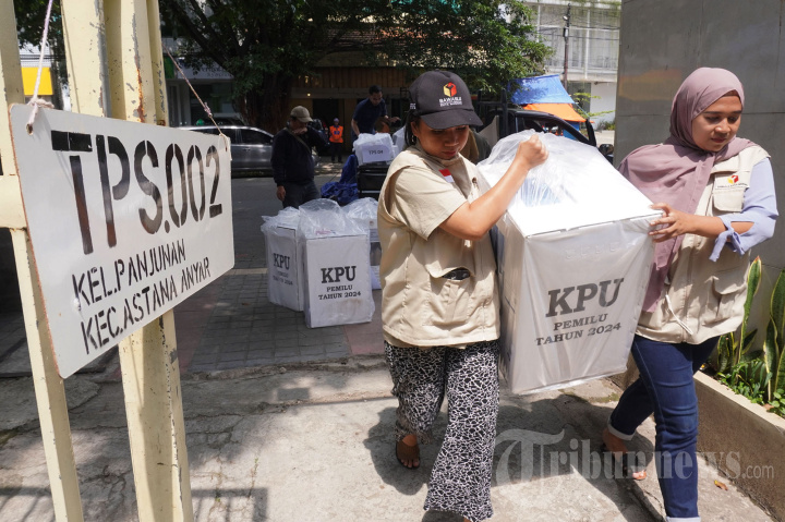 Distribusi Logistik Pemilu 2024 ke TPS Kota Bandung