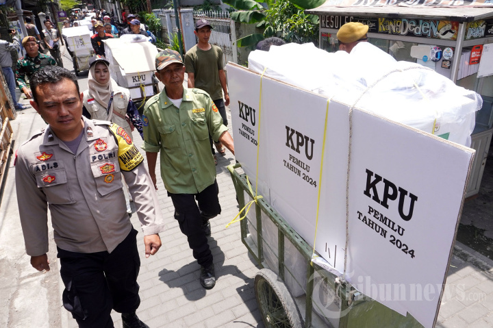 Distribusi Logistik Pemilu 2024 ke TPS Kota Bandung