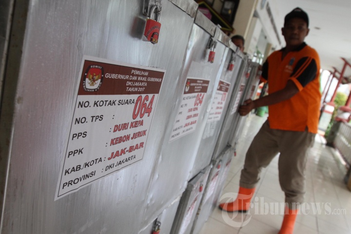 Distribusi Logistik Pilkada DKI Jakarta