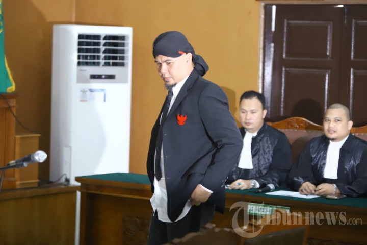 Divonis 1 Tahun Ahmad Dhani Langsung Ditahan