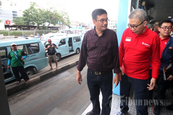 Djarot dan Dirut Transjakarta Tinjau Halte Kampung Melayu
