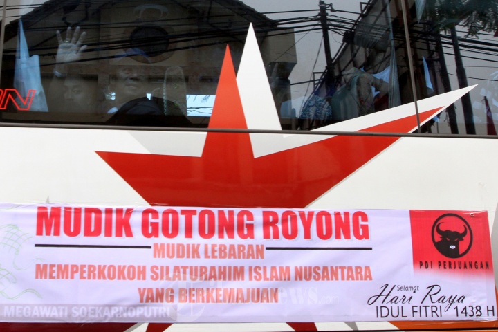 Djarot Lepas Mudik Gratis PDIP Menggunakan Bus