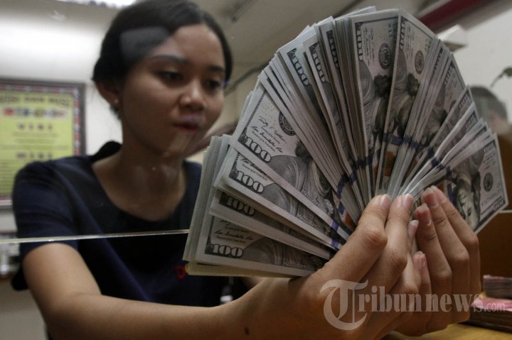 Dolar Tembus Rp 14000