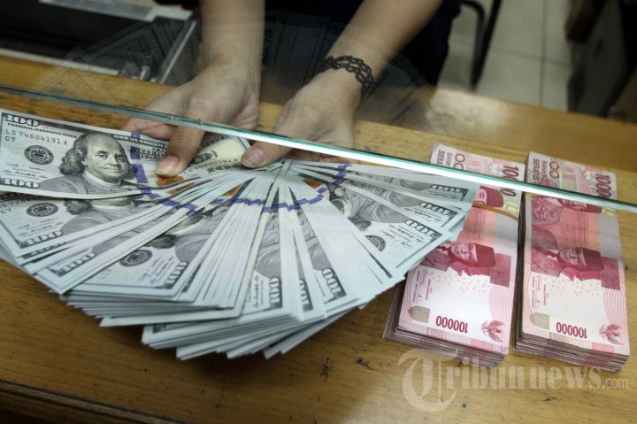 Dolar Tembus Rp 14000