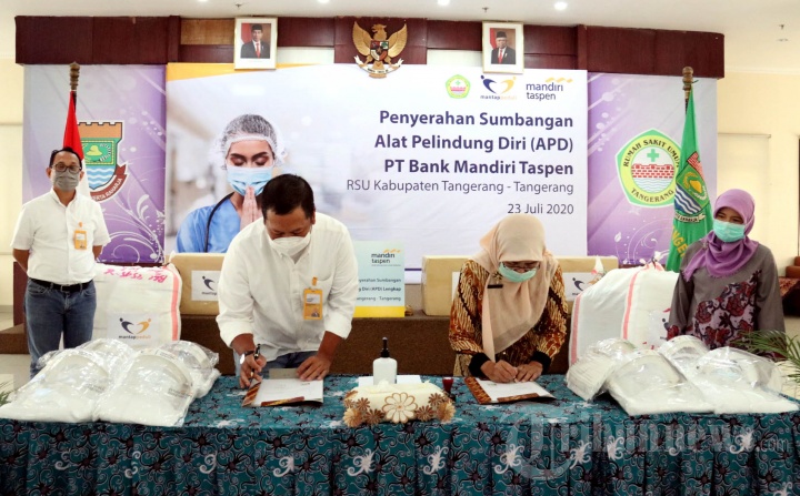 Donasi 5000 APD untuk Bantu Tenaga Medis