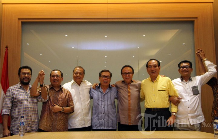 Dua Kubu Golkar Mesra