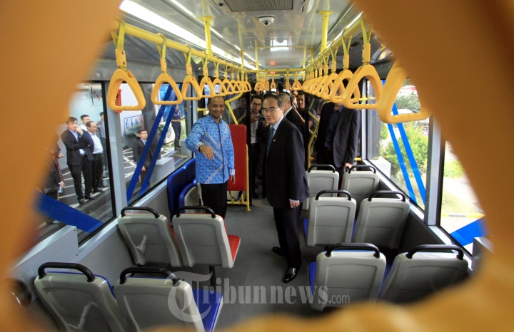 Dubes Vietnam Kunjungi TransJakarta