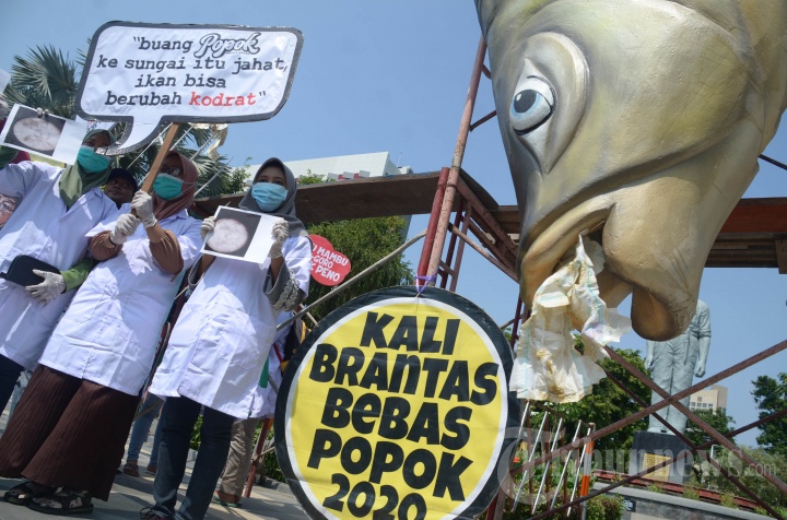 Ecoton Protes Sungai Brantas Tercemar Sampah Popok