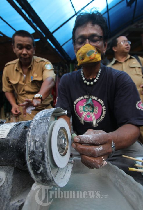 Edi Tukang Poles Batu Cincin Pontianak