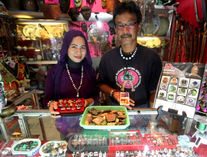 Edi Tukang Poles Batu Cincin Pontianak