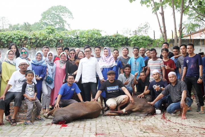 Eko Patrio Berkorban 2 Ekor Sapi dan 3 Ekor Kambing