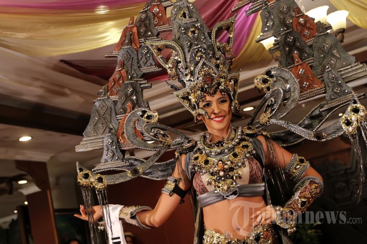 Elvira Devinamira Menuju Miss Universe 2015