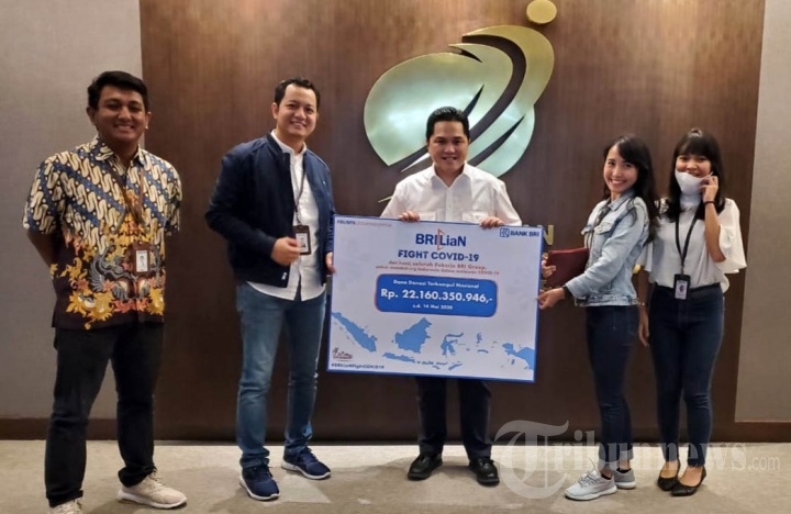 Erick Thohir Terima Bantuan dari Program BRILian Fight Covid-19