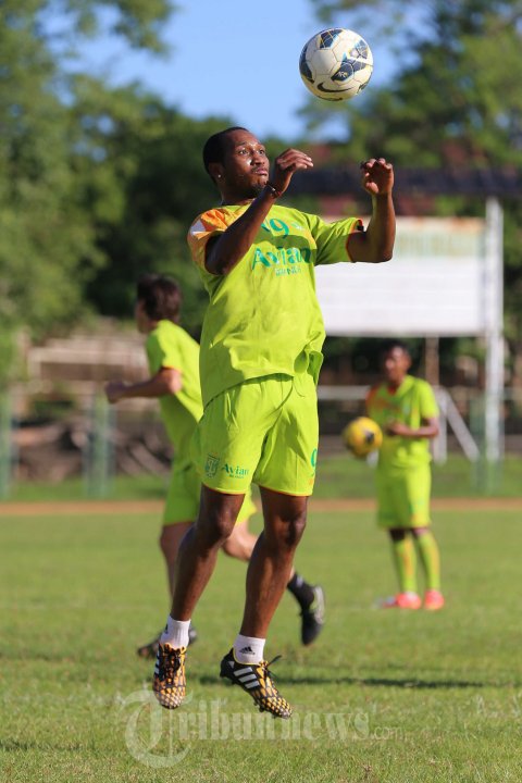 Erik Djemba Mantan MU Gabung Persebaya ISL