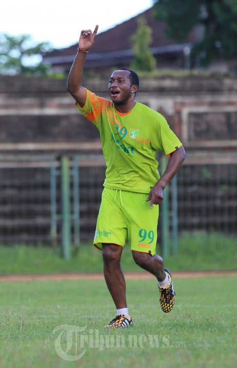 Erik Djemba Mantan MU Gabung Persebaya ISL
