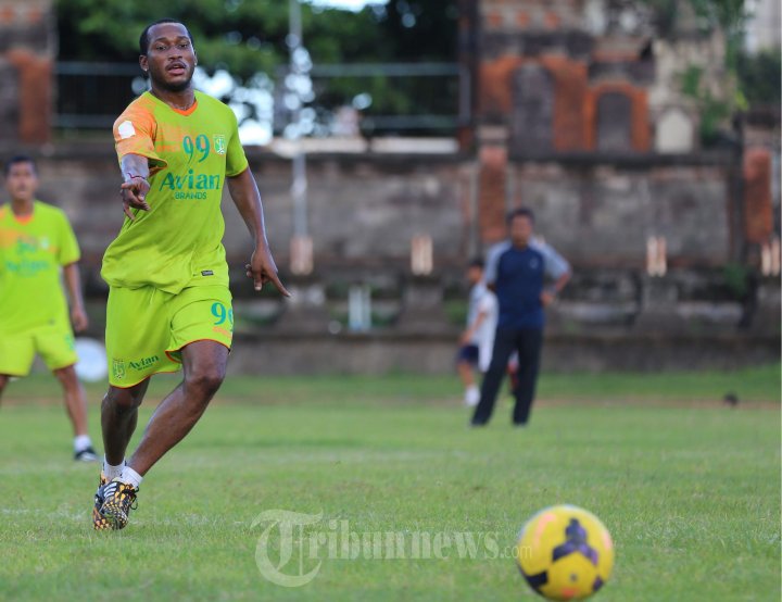 Erik Djemba Mantan MU Gabung Persebaya ISL