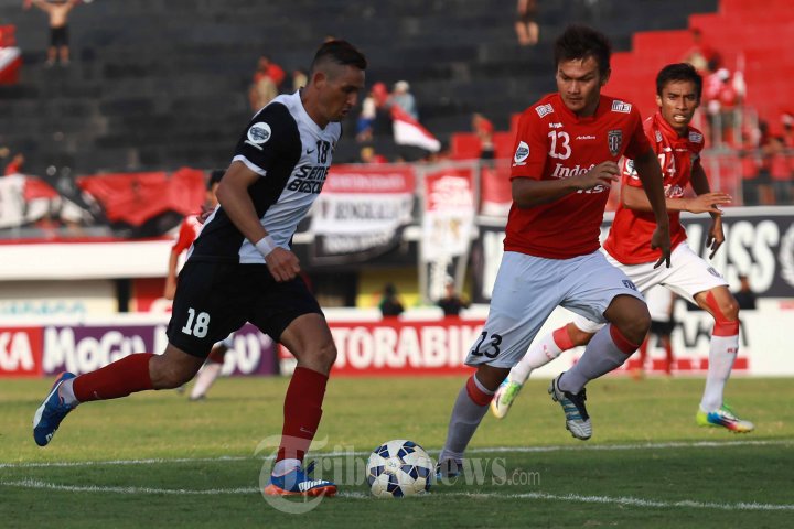 Escobar Dibayangi Bobby Satria