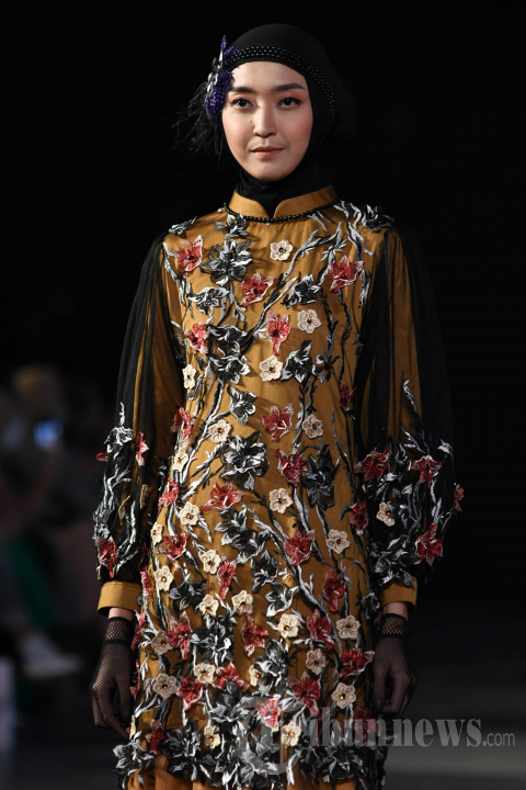 Evening Dress Bertema Ophelia Karya Riris Ghofir di SFP 2021