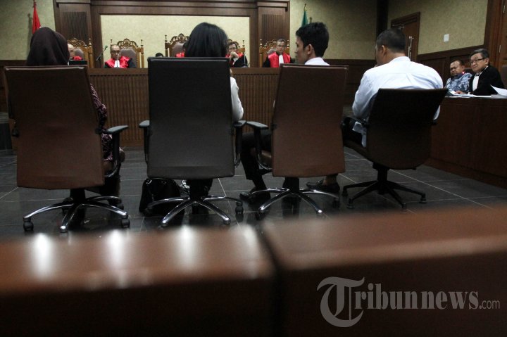 Evy Susanti Bersaksi Di Sidang Rio Capella