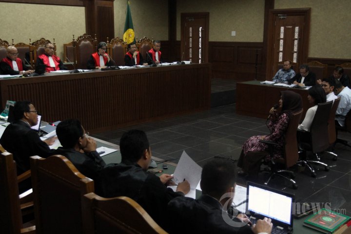 Evy Susanti Bersaksi Di Sidang Rio Capella