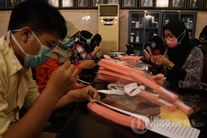 Face Shield Sederhana Untuk APD tenaga Kesehatan