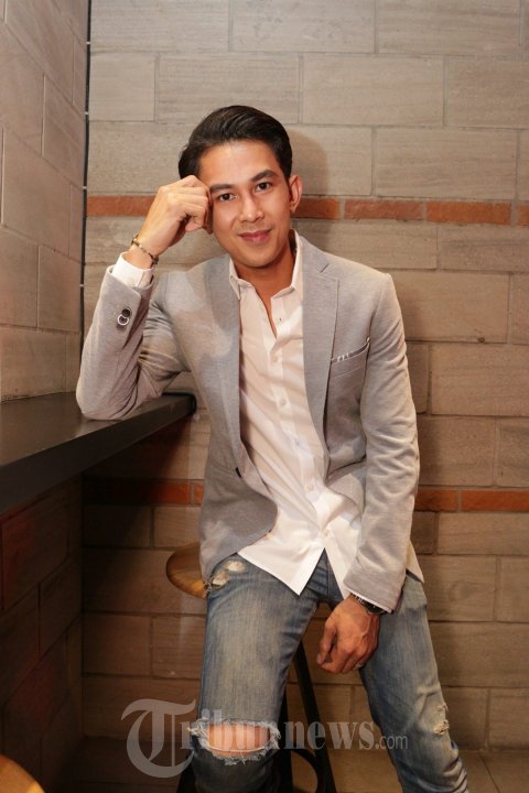 Fandi Christian Hadiri Acara Press Screening Film Iseng