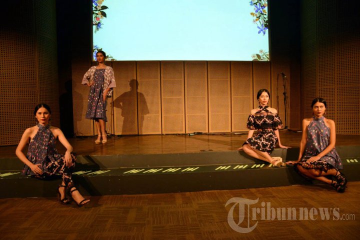 Fashion Show Batik Tanpa Batas