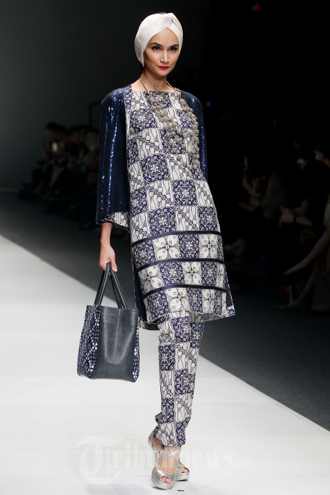 Fashion Show Cossy Latu Featuring Danar Hadi di JFW 2015