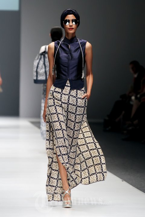 Fashion Show Cossy Latu Featuring Danar Hadi di JFW 2015