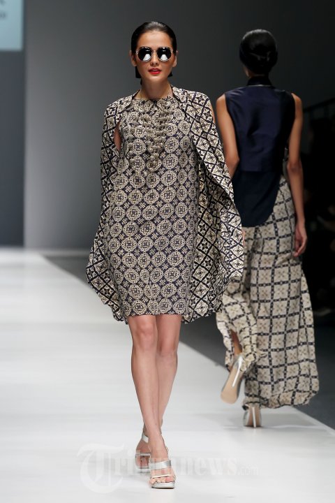 Fashion Show Cossy Latu Featuring Danar Hadi di JFW 2015
