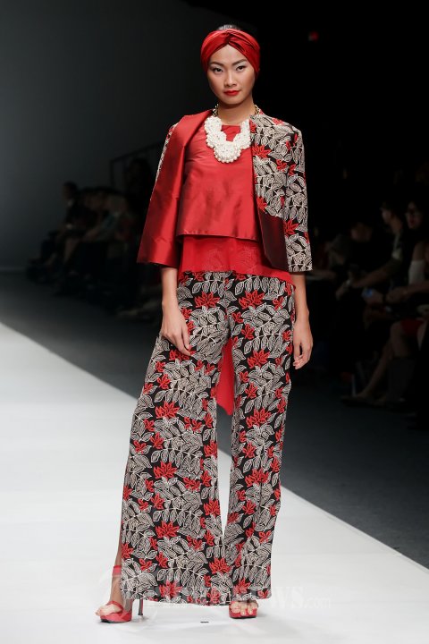 Fashion Show Cossy Latu Featuring Danar Hadi di JFW 2015