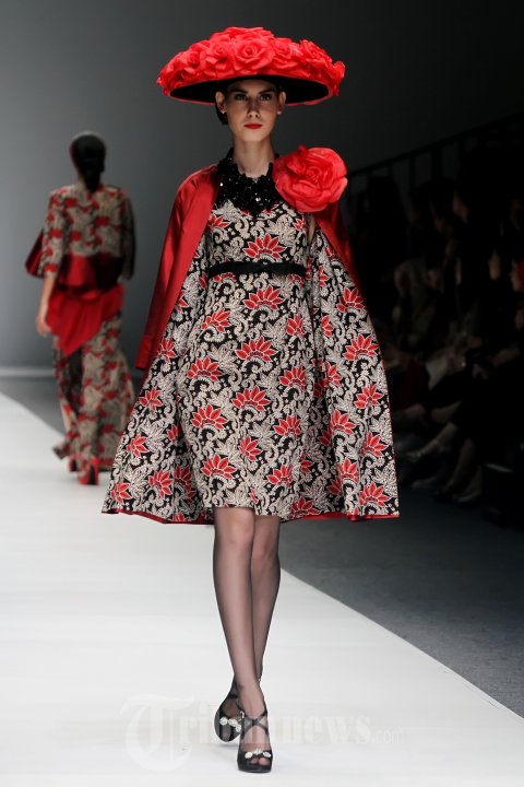 Fashion Show Cossy Latu Featuring Danar Hadi di JFW 2015