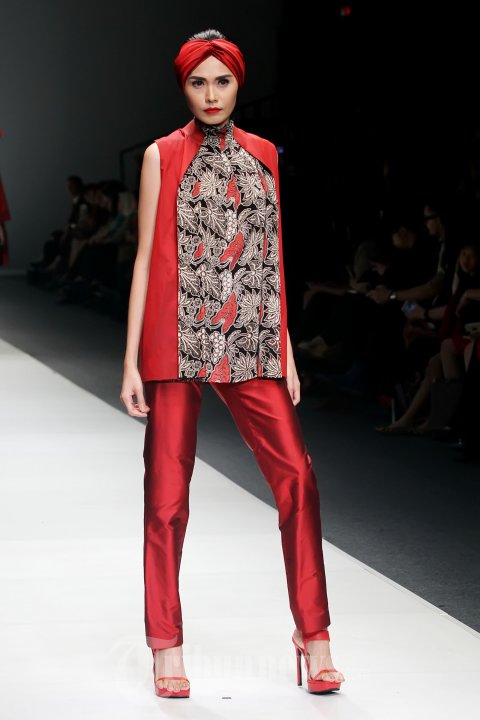 Fashion Show Cossy Latu Featuring Danar Hadi di JFW 2015