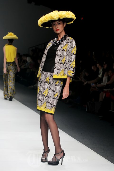Fashion Show Cossy Latu Featuring Danar Hadi di JFW 2015