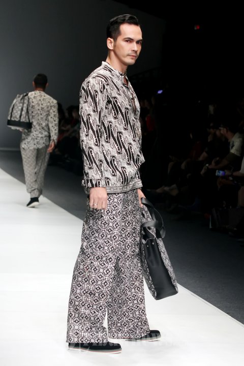 Fashion Show Cossy Latu Featuring Danar Hadi di JFW 2015