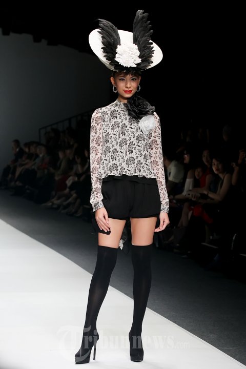 Fashion Show Cossy Latu Featuring Danar Hadi di JFW 2015