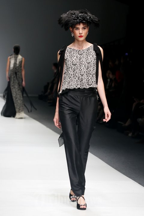 Fashion Show Cossy Latu Featuring Danar Hadi di JFW 2015