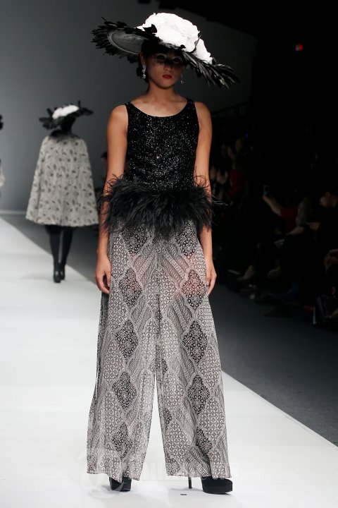 Fashion Show Cossy Latu Featuring Danar Hadi di JFW 2015