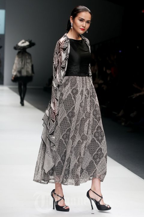 Fashion Show Cossy Latu Featuring Danar Hadi di JFW 2015