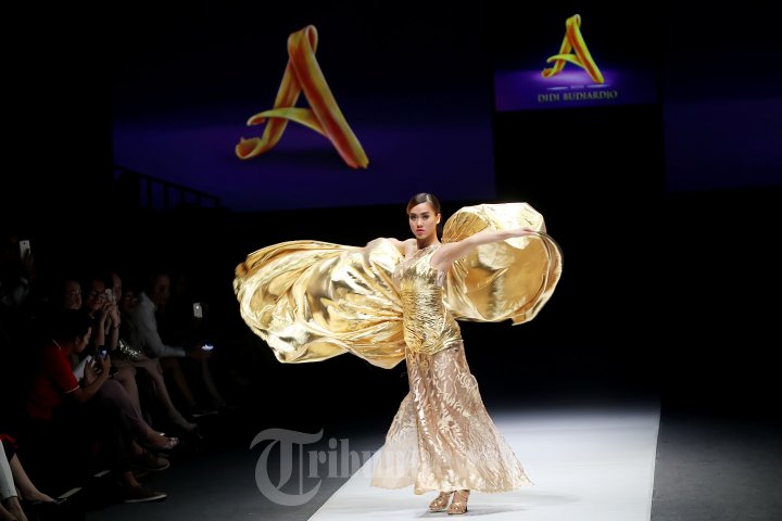 Fashion Show Karya Didi Budiardjo di JFW 2015