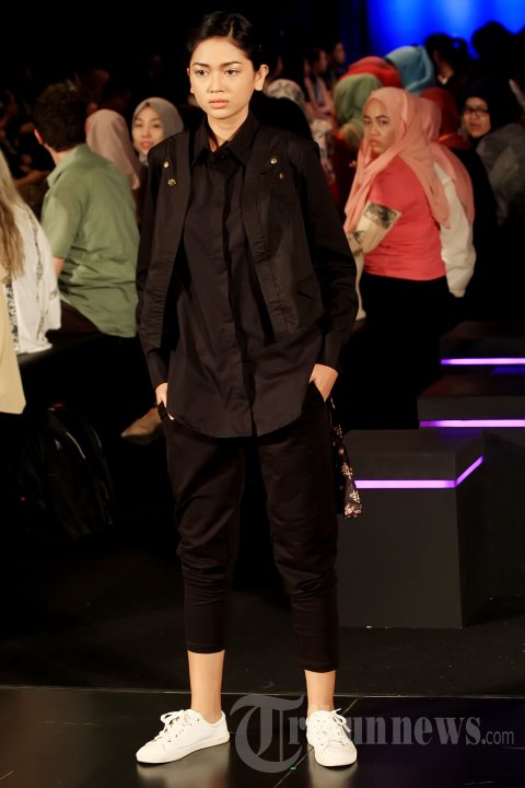 Fashion Show Karya Melly Goeslaw