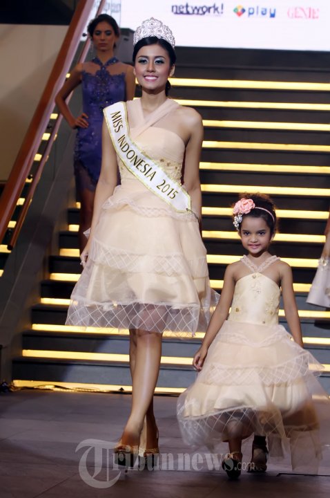 Fashion Show Koleksi Dominique Nadine