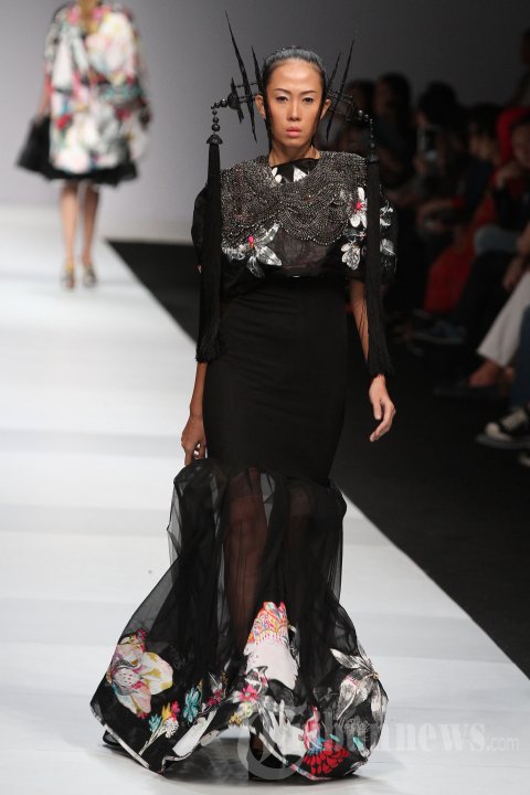 Fashion Show Koleksi Mel Ahyar di JFW 2015