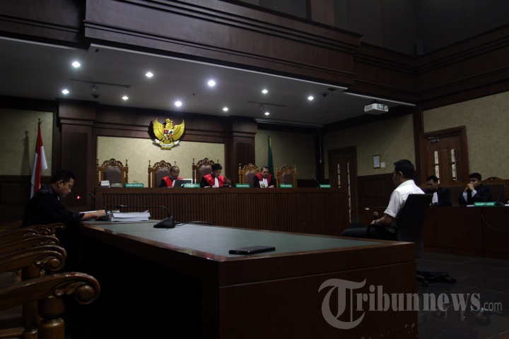 Fayakhun Dituntut 10 Tahun Penjara Denda 1 M